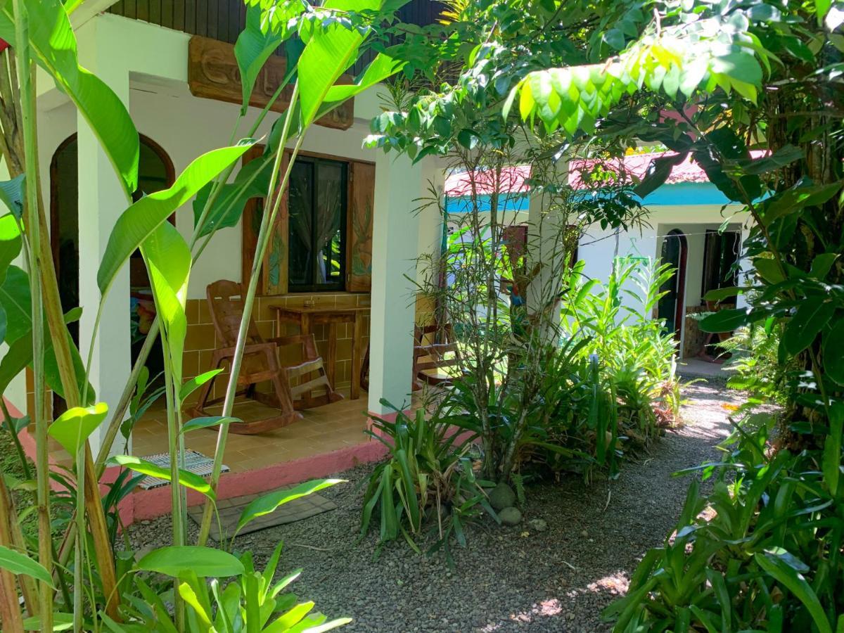 Cabinas Tito Cahuita Ngoại thất bức ảnh