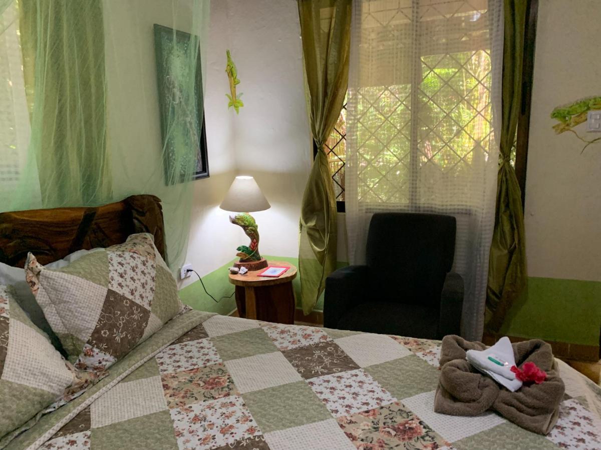 Cabinas Tito Cahuita Ngoại thất bức ảnh