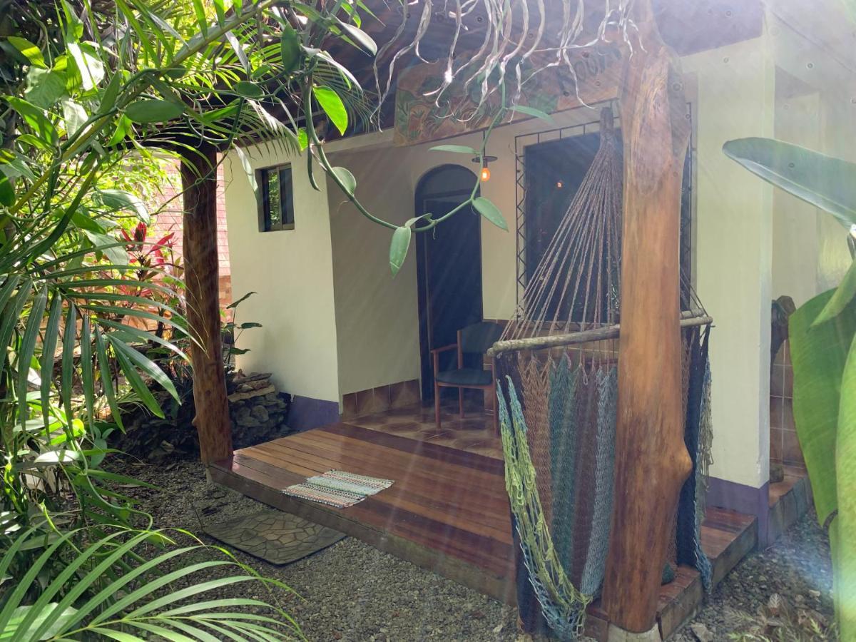 Cabinas Tito Cahuita Ngoại thất bức ảnh