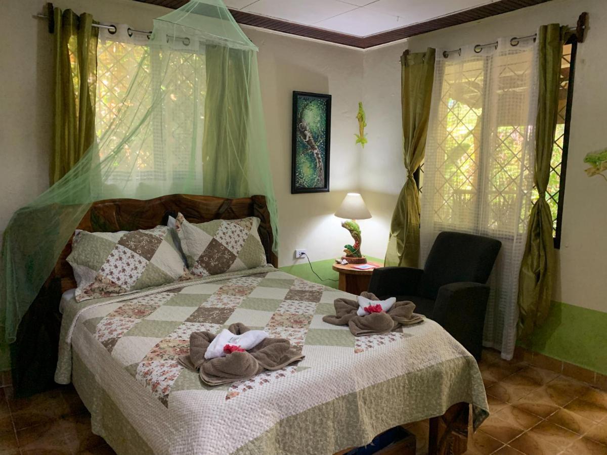 Cabinas Tito Cahuita Ngoại thất bức ảnh