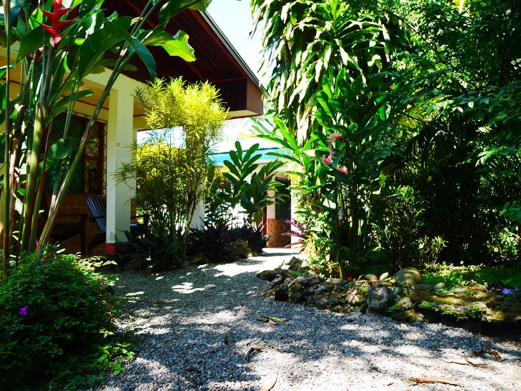 Cabinas Tito Cahuita Ngoại thất bức ảnh